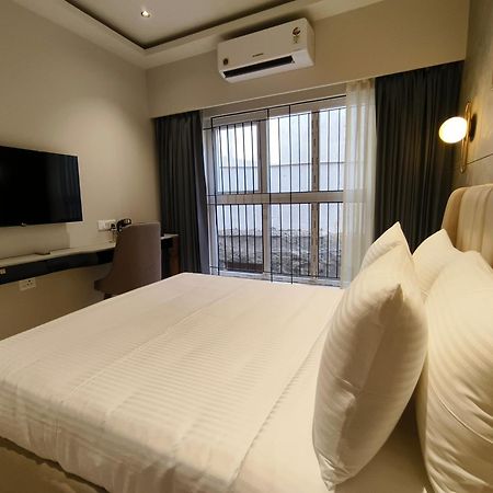 Olive Hotel Le Opera By Embassy Group Bangalore Exterior photo