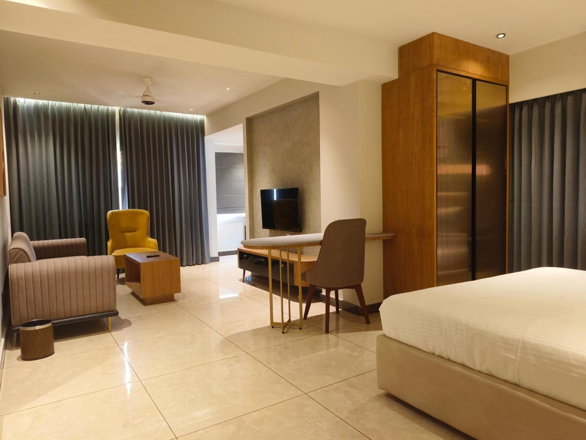 Olive Hotel Le Opera By Embassy Group Bangalore Exterior photo