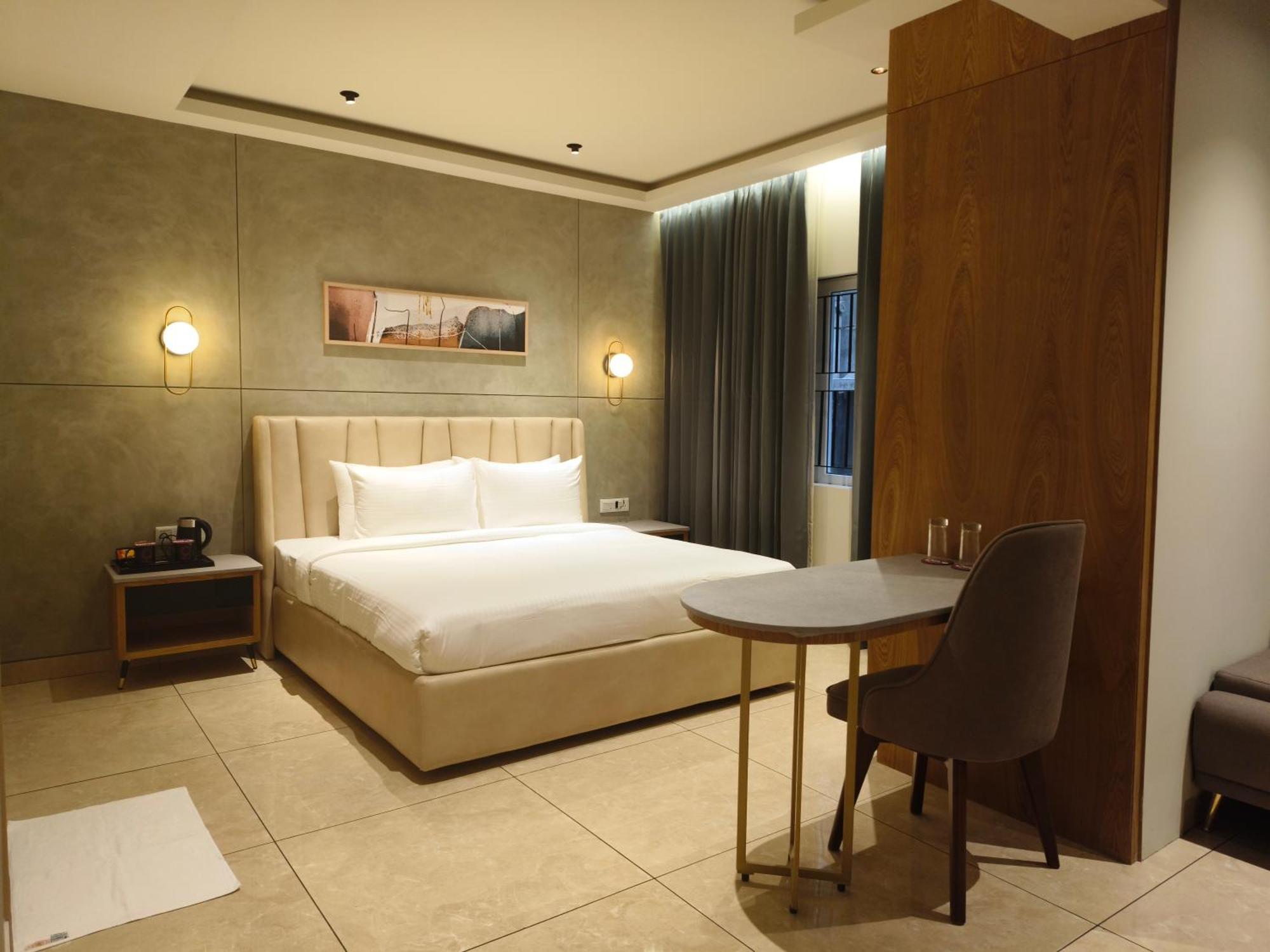 Olive Hotel Le Opera By Embassy Group Bangalore Exterior photo