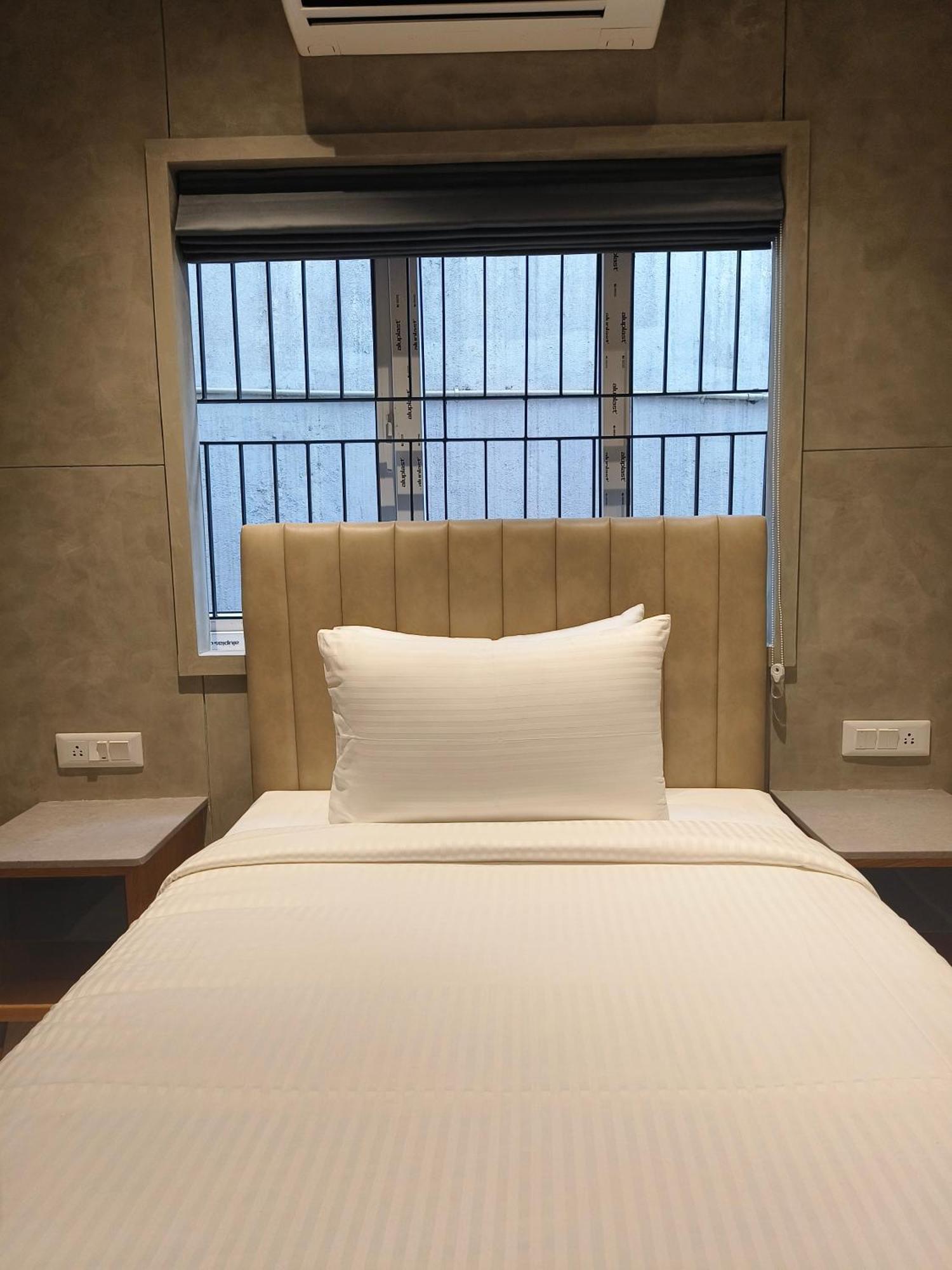 Olive Hotel Le Opera By Embassy Group Bangalore Exterior photo